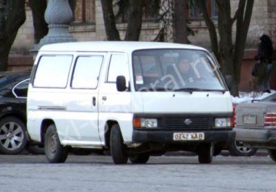 Лобовое стекло Nissan Urvan